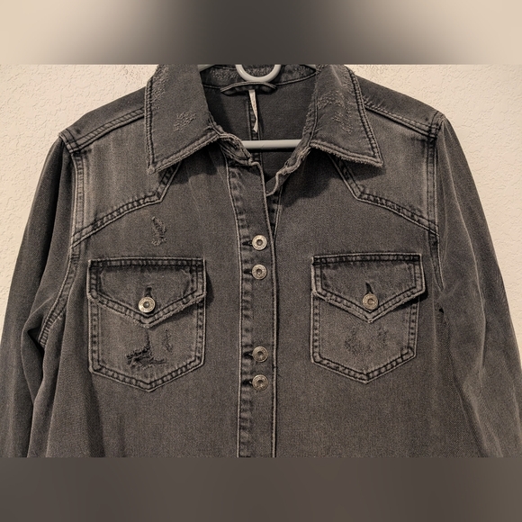 Free People Grey Denim Faded Distressed Longline Button-Up Moonchild Jacket SM - Picture 6 of 10
